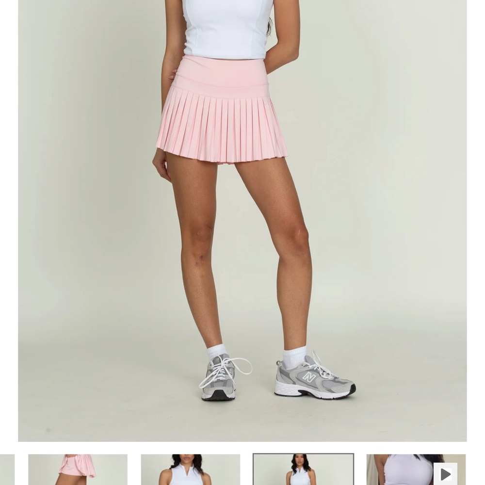 Chic Pink Pleated Mini Skirt